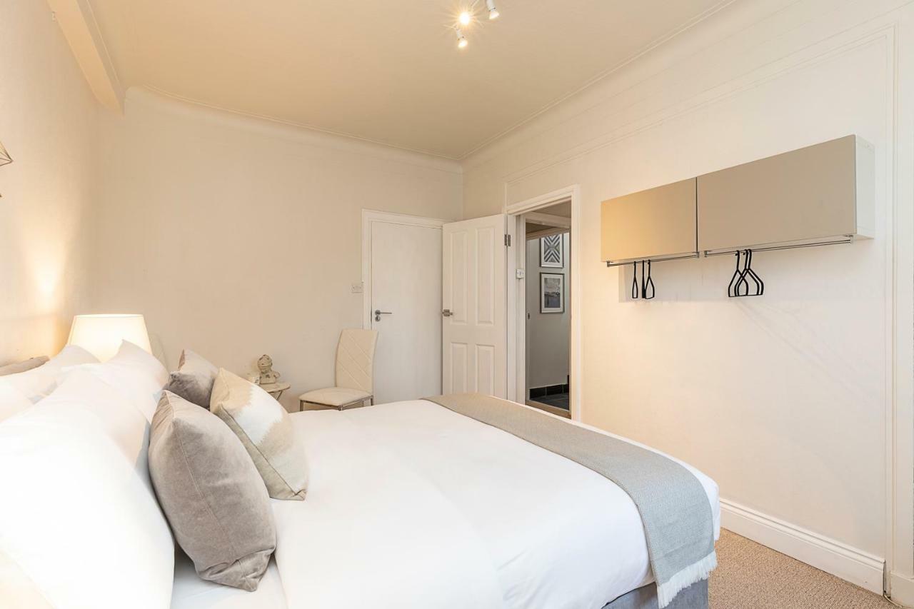 Grand Swiss Cottage Apartment London Eksteriør billede